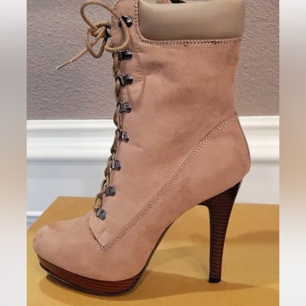 Shoe Dazzle Lace Up Ankle Bootie Taupe Faux Suede